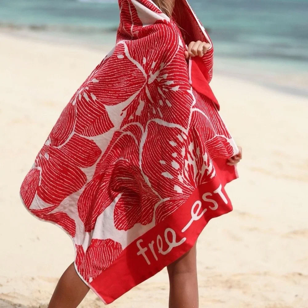 NWT free-est Coastal Wildflower Beach Towel Originally $68